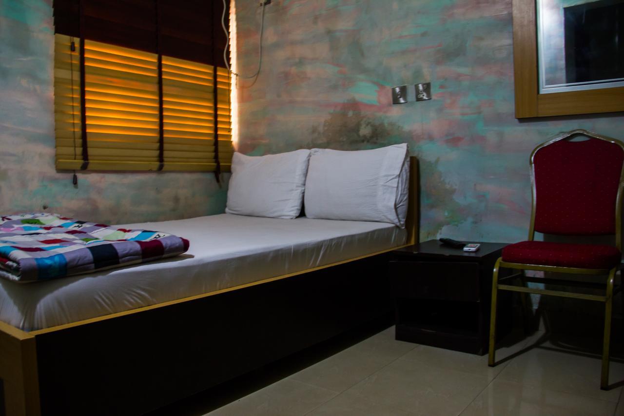 Glasshouse Hotel And Suites Egba المظهر الخارجي الصورة